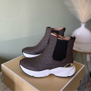 Michael Kors Brown Ankle Boots US6 NWT